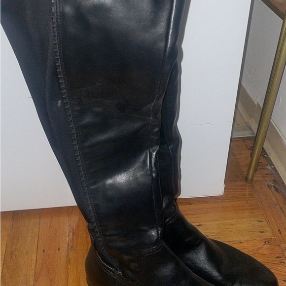 Stretchy leather knee high boots - Picture 2 of 5
